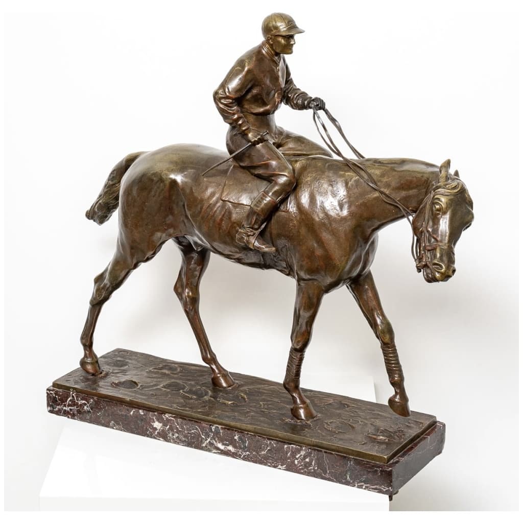 Jockey Sur Son Cheval Au Pas Par Jean Cazal – Syndicat Des Fabricants De Bronze , Unis France (Copie) 6