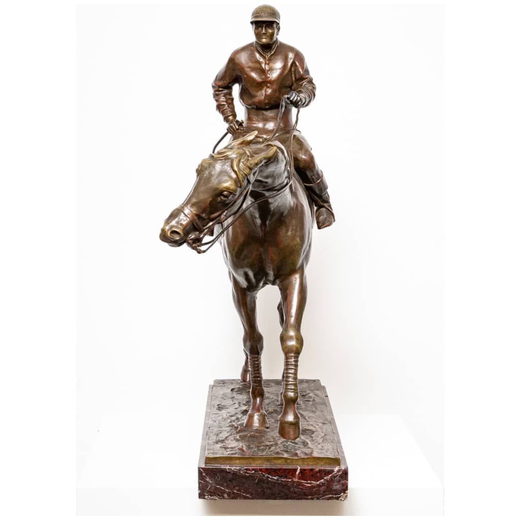 Jockey Sur Son Cheval Au Pas Par Jean Cazal – Syndicat Des Fabricants De Bronze , Unis France (Copie) 8