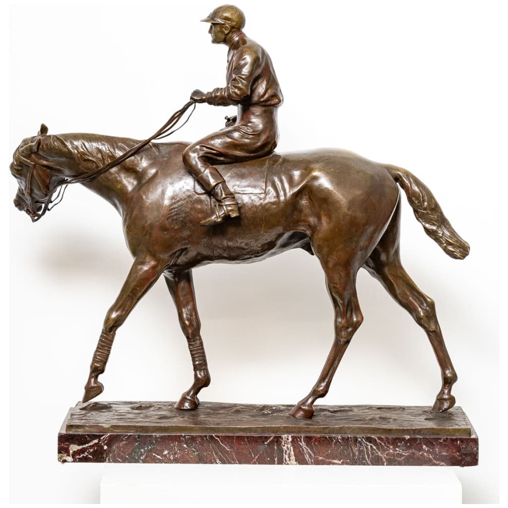 Jockey Sur Son Cheval Au Pas Par Jean Cazal – Syndicat Des Fabricants De Bronze , Unis France (Copie) 9