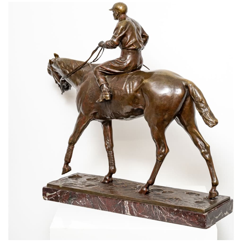 Jockey Sur Son Cheval Au Pas Par Jean Cazal – Syndicat Des Fabricants De Bronze , Unis France (Copie) 11