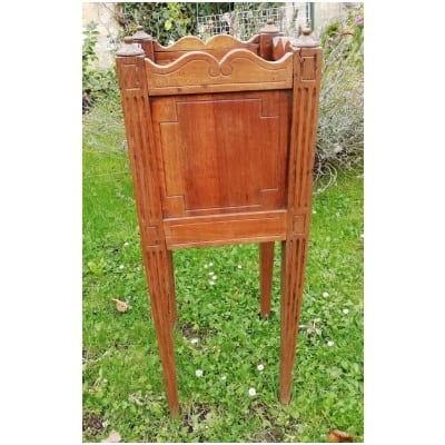 Small cooler or planter in walnut Period 18th century