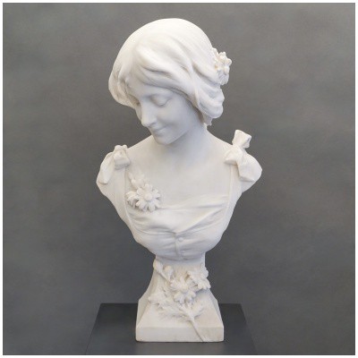 Sculpture – Jeune Fille Aux Marguerites , Louis – Antoine Gironiella (1871-1941) – Marbre