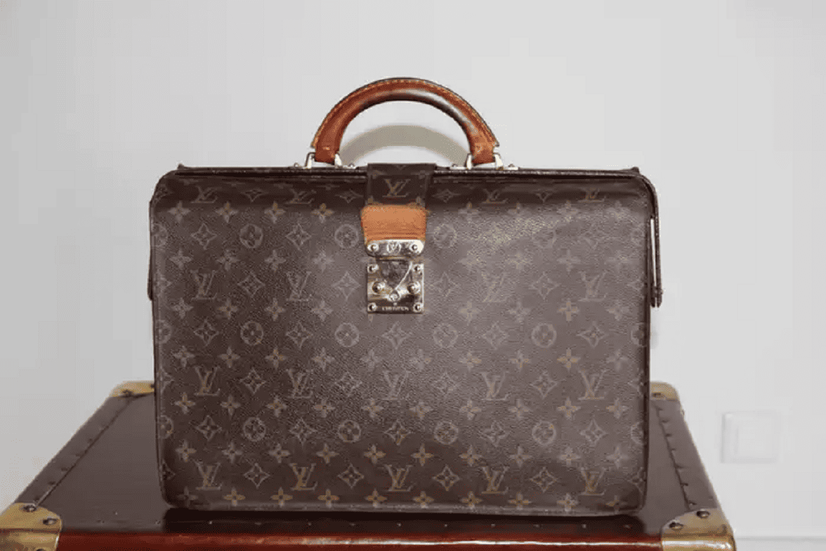 Beautiful piece from the past LV Serviette Conseiller Briefcase in