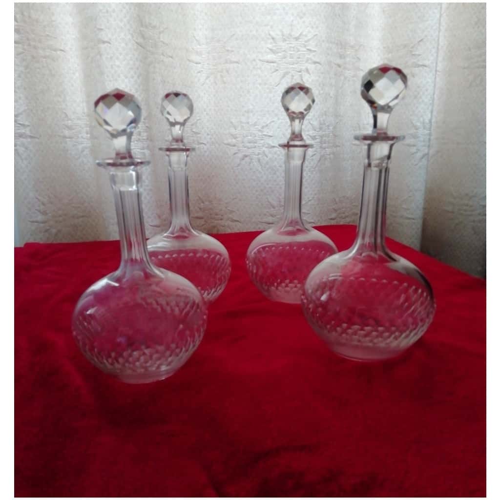 4 old decanters in baccarat or Saint Louis crystal 3