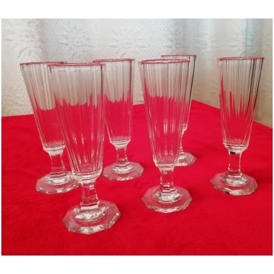6 FLÛTES À CHAMPAGNE ANCIENNES BACCARAT à pans coupés chanfreiné à la base du pied. beau modèle