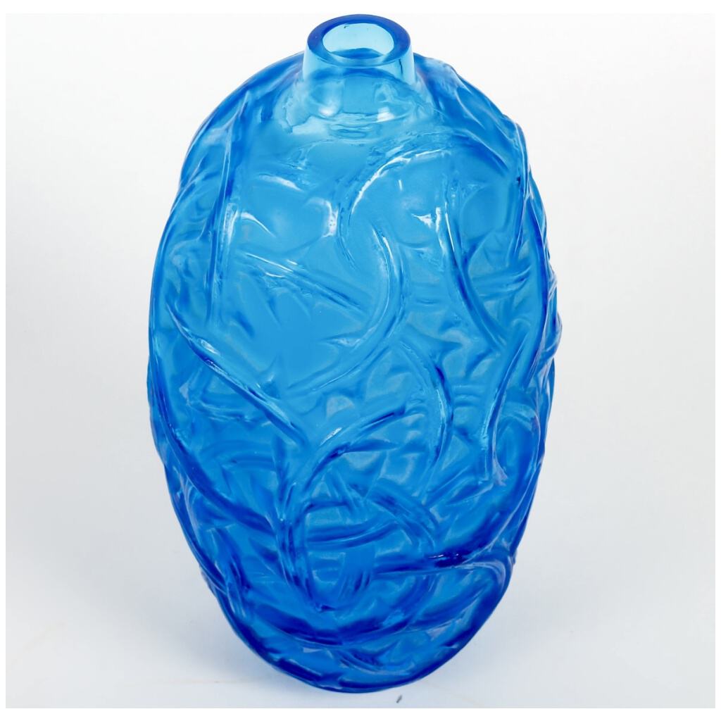 1921 René Lalique – Electric Blue Glass Bramble Vase 6