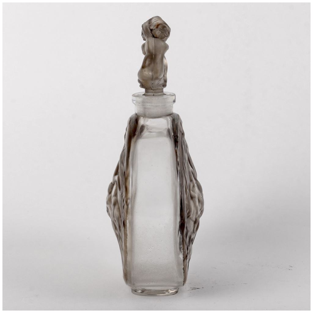 1912 René Lalique – Flacon Rosace Figurines Verre Blanc Patiné Gris 4