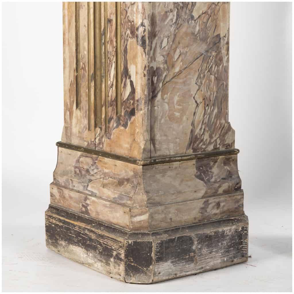 Paire de sculptures en terre cuite sur deux colonnes en bois peint en trompe-l’oeil, XIXe 24
