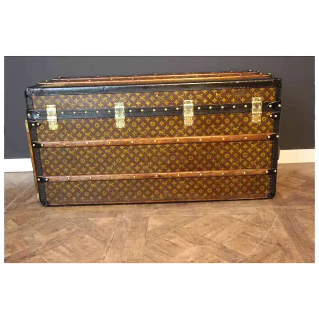 Louis Vuitton monogrammed travel trunk, Louis Vuitton travel trunk, Vuitton Courrier 7