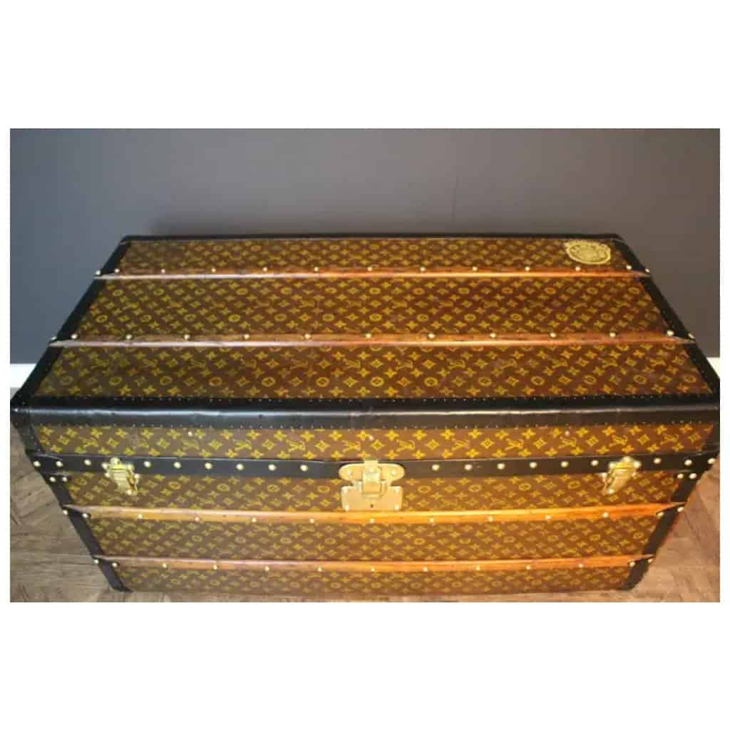 Louis Vuitton monogrammed travel trunk, Louis Vuitton travel trunk, Vuitton Courrier 9