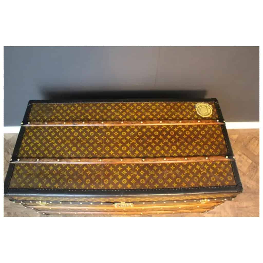 Louis Vuitton monogrammed travel trunk, Louis Vuitton travel trunk, Vuitton Courrier 11