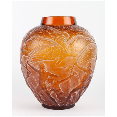 1921 René Lalique – Vase Archers Ambre Orange Patiné Blanc