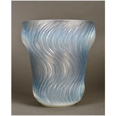 1934 René Lalique – Vase Actinia Verre Opalescent Patiné Bleu