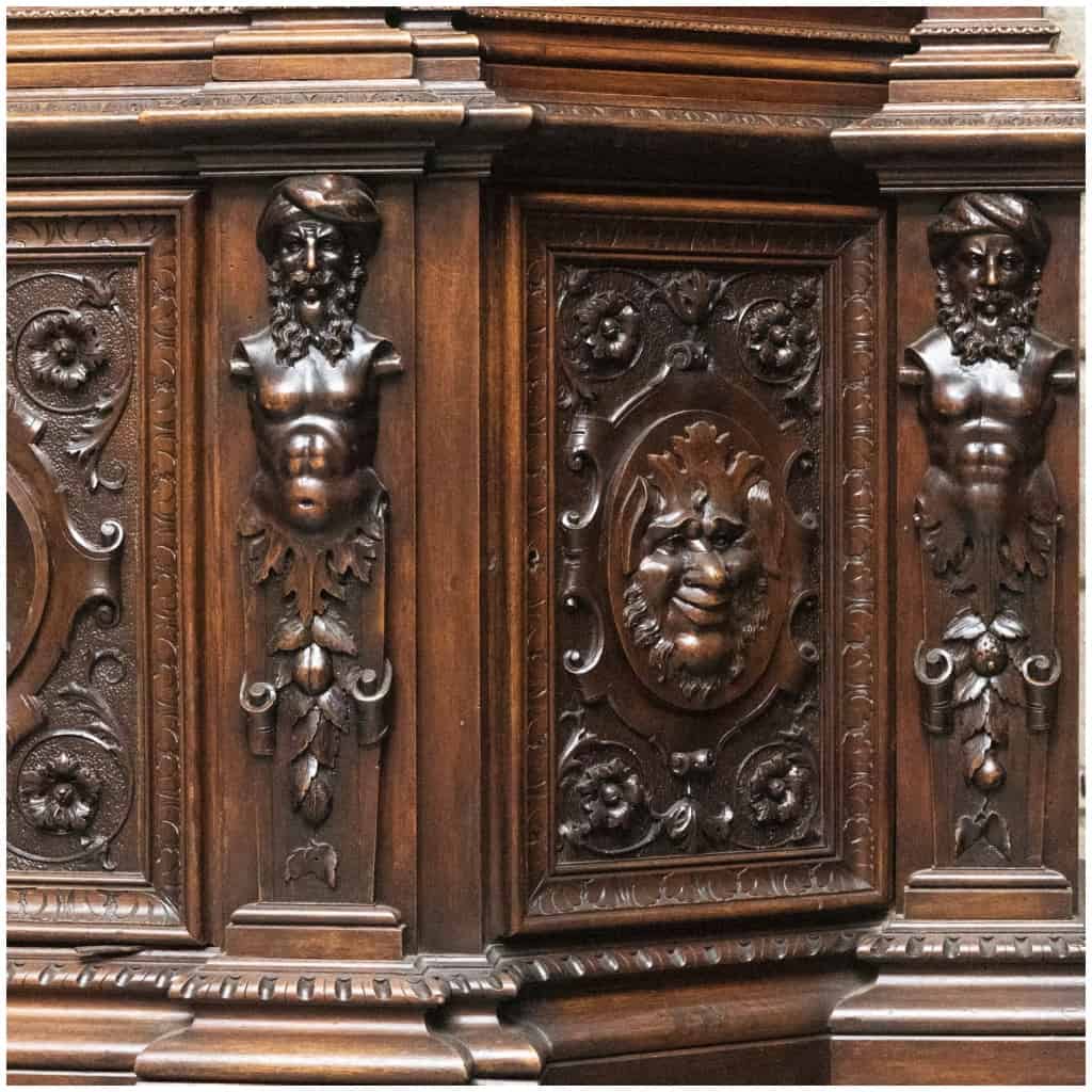 C. Pizzati, Neo-Renaissance canted display case in richly carved walnut, XIXe 15