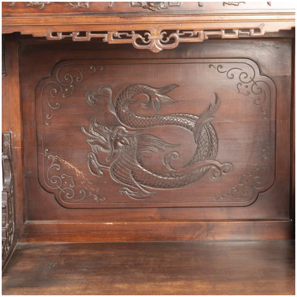 Maison Alphonse Giroux, cabinet vitrine en bois teinté sculpté au dragon, XIXe 16