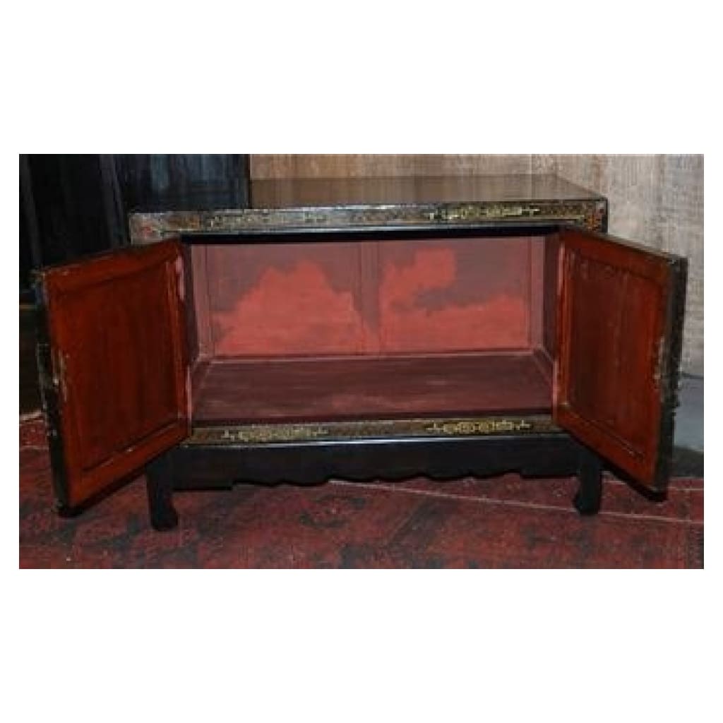 Antique Chinese polychrome furniture in lacquered elm 4