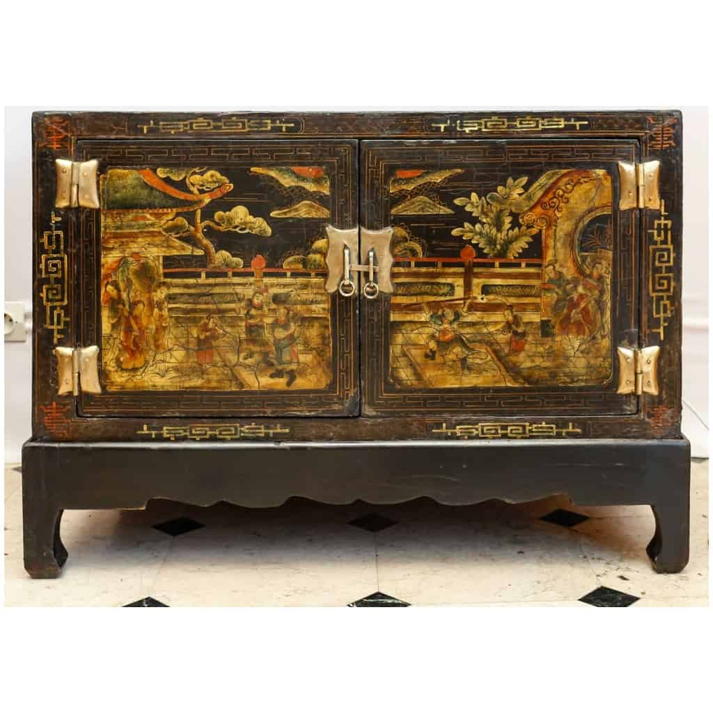 Antique Chinese polychrome furniture in lacquered Elm 5