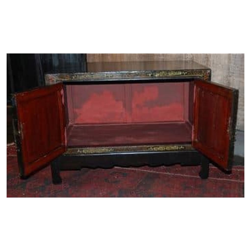 Antique Chinese polychrome furniture in lacquered Elm 9
