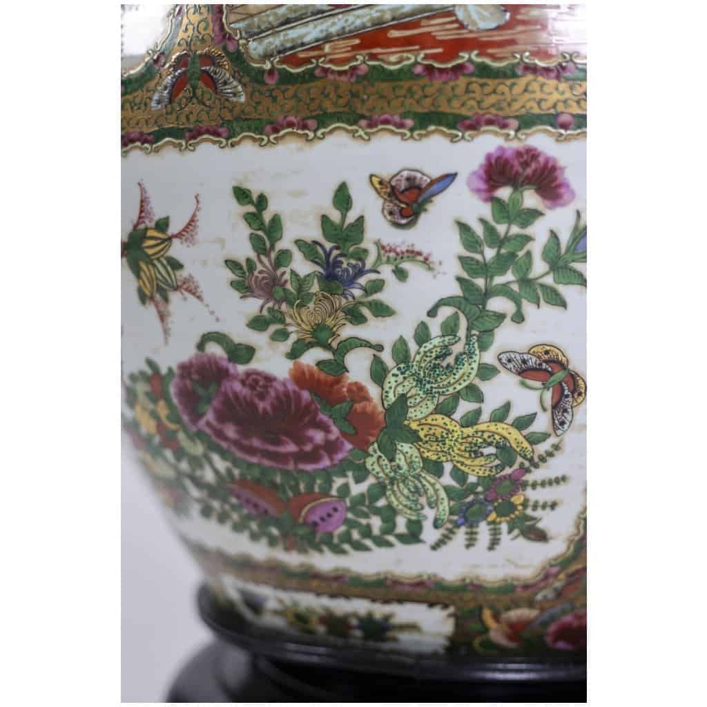 Paire de vases en porcelaine Canton. Circa 1950. 10