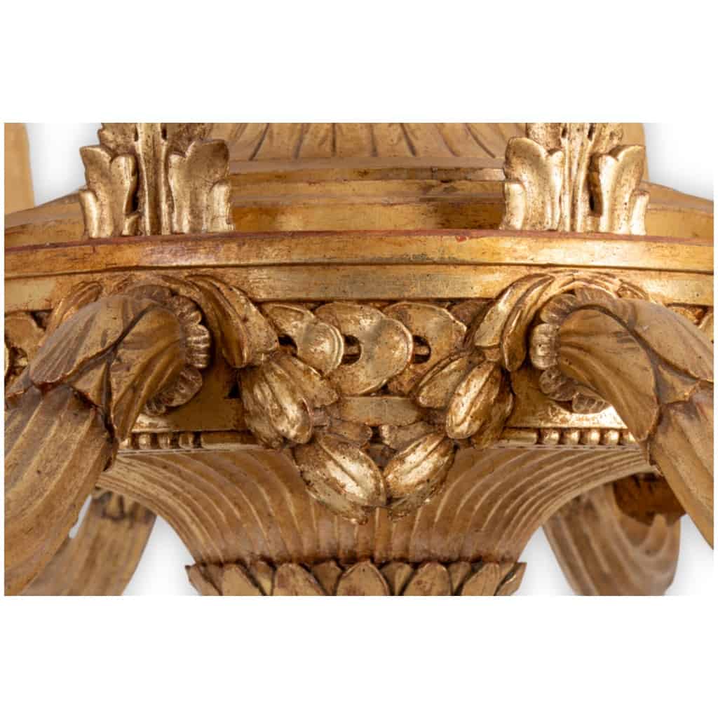 Dumez, Lustre de style Louis XVI en bois sculpté et doré. Années 1950. 7