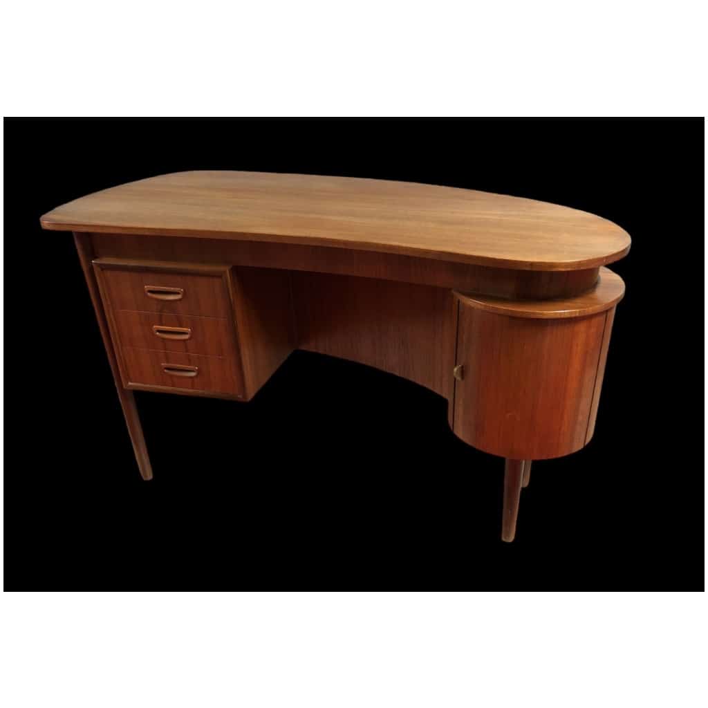 Scandinavian double-sided teak desk with half-moon body from the 1960s 9
