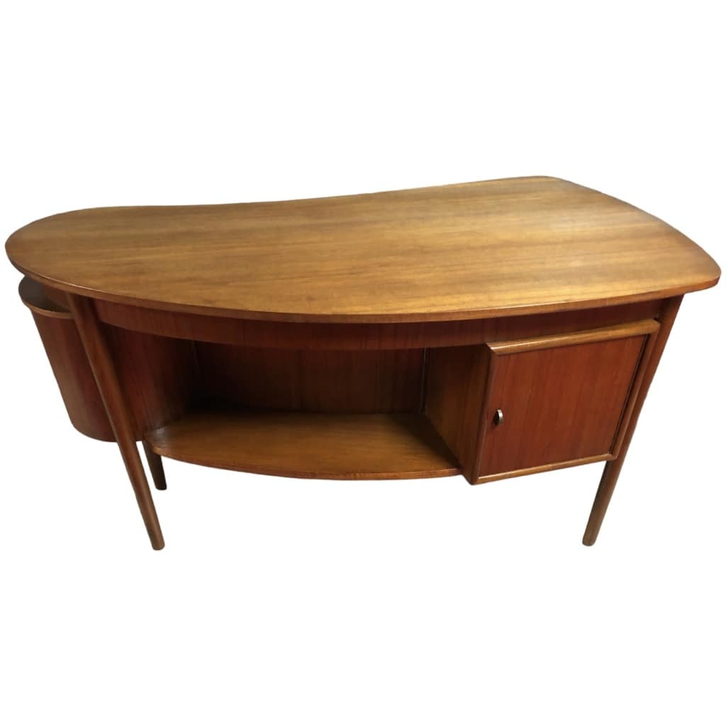 Scandinavian double-sided teak desk with half-moon body from the 1960s 13