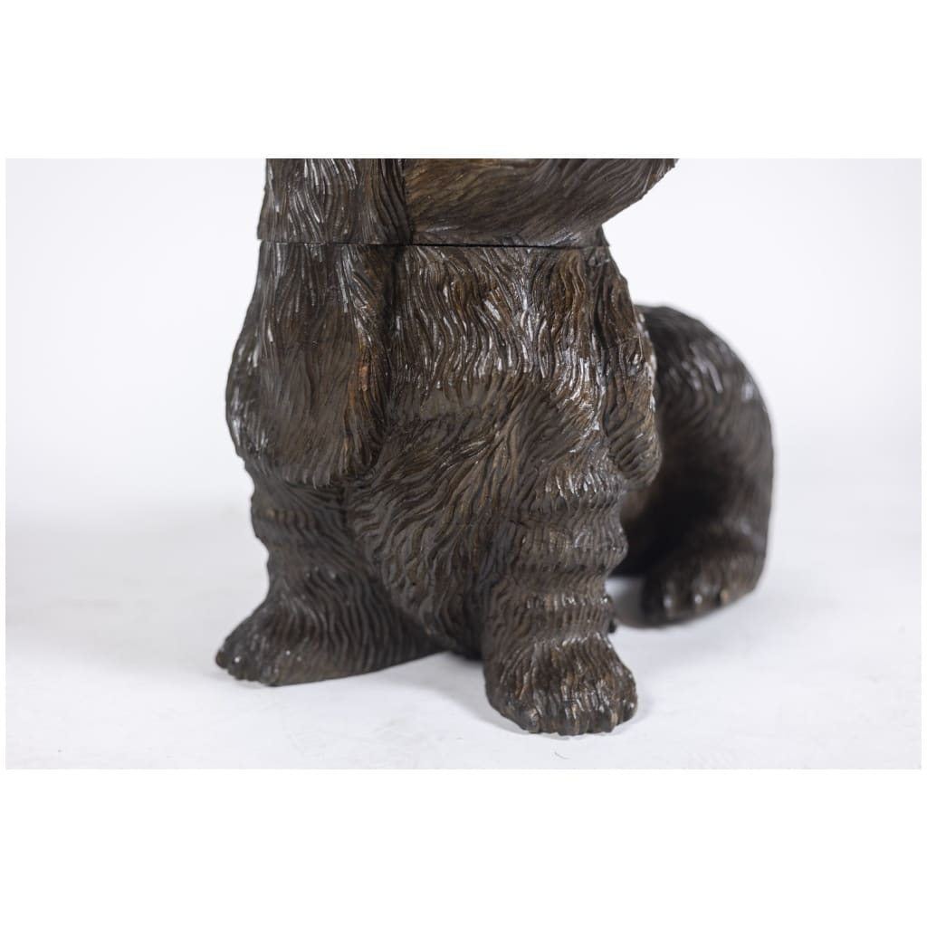 Chien en tilleul sculpté de style Forêt-Noire, circa 1900 6