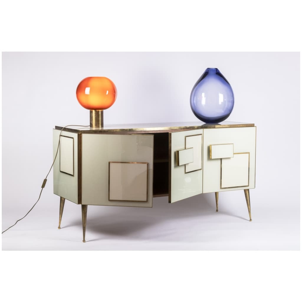 Geometric sideboard in glass and gilded brass. Contemporary Italian work. 4