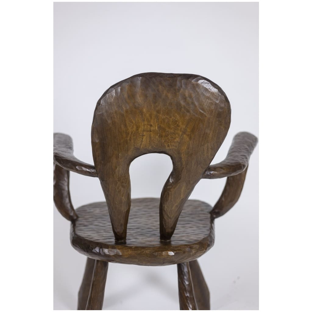 Maison Chevalier, Fauteuil Brutaliste en bois gougé. Années 1960. 10