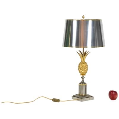 Maison Charles. Lampe en bronze doré et tôle. Années 1970