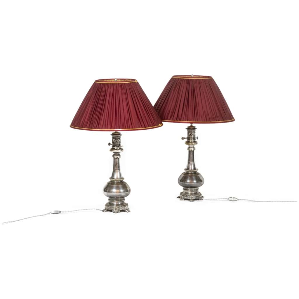 Paires de lampes en métal et bronze argenté. Circa 1880 3