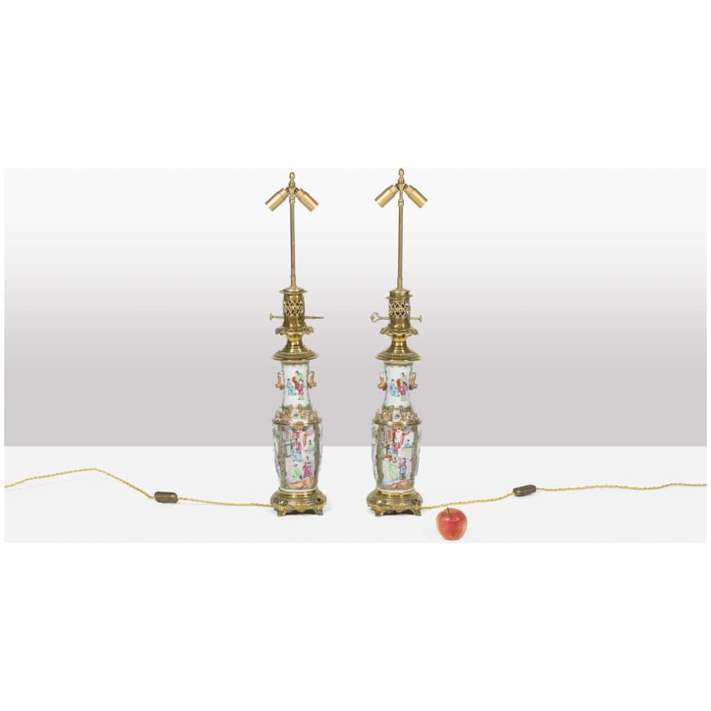 Pair of Canton porcelain and bronze lamps. Circa 1880. 6