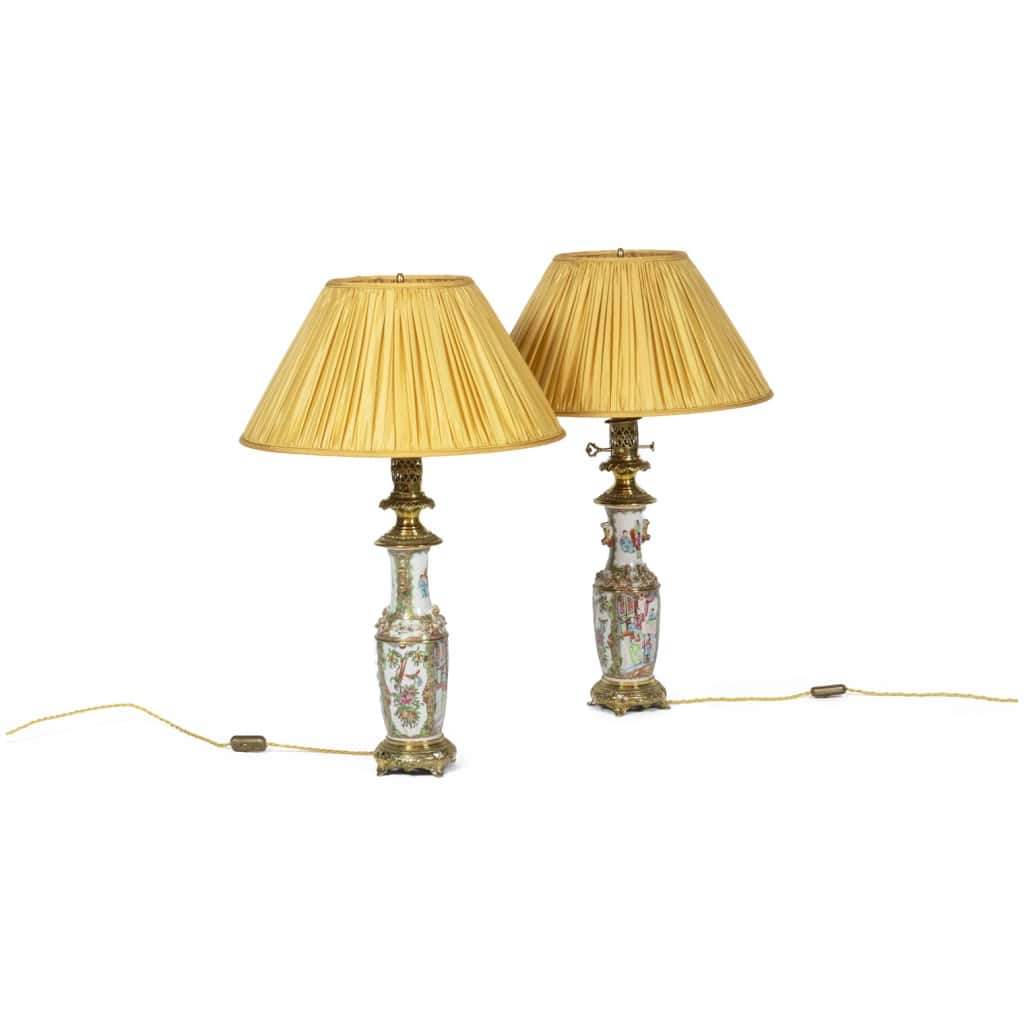 Pair of Canton porcelain and bronze lamps. Circa 1880. 3
