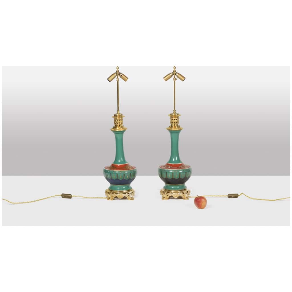 Paire de lampes en porcelaine de Paris et bronze doré. Circa 1850. 4