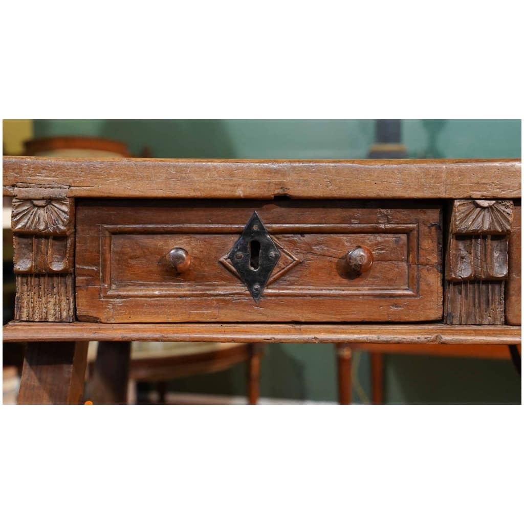 Large Spanish walnut table. 18th century 9