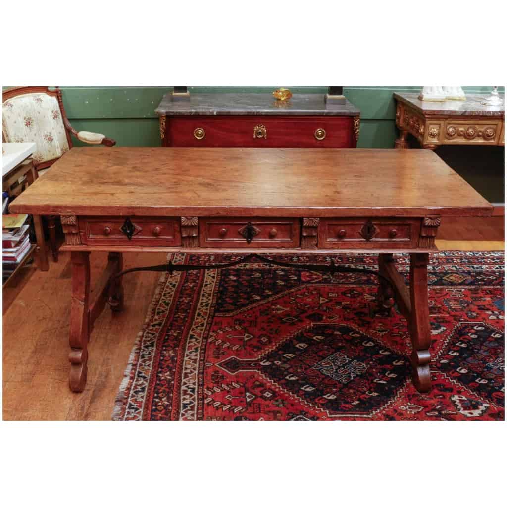 Large Spanish walnut table. 18th century 7