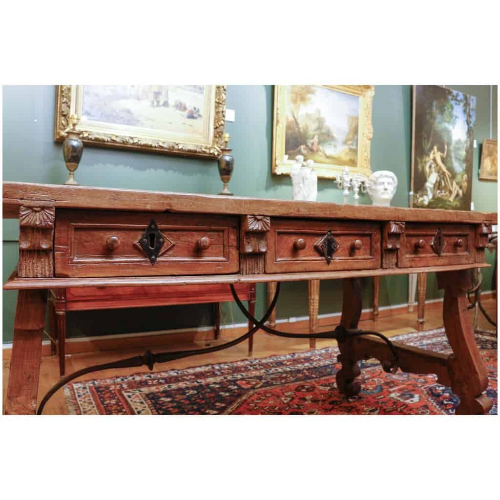 Large Spanish walnut table. 18th century 6