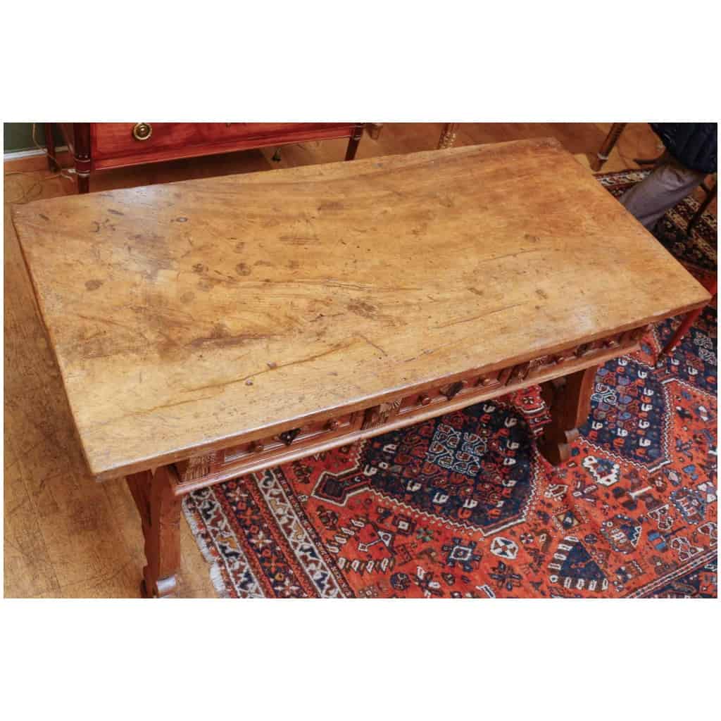 Large Spanish walnut table. 18th century 5