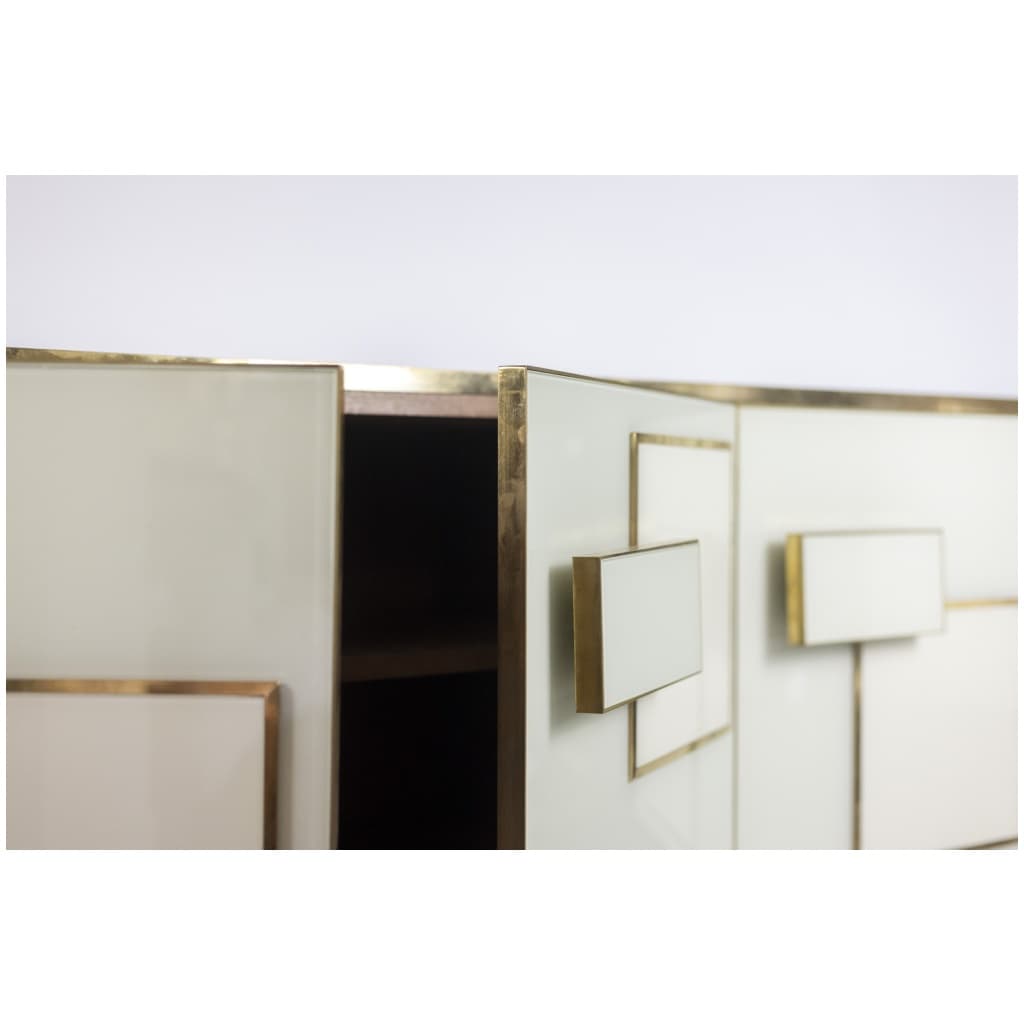 Geometric sideboard in glass and gilded brass. Contemporary Italian work. 7