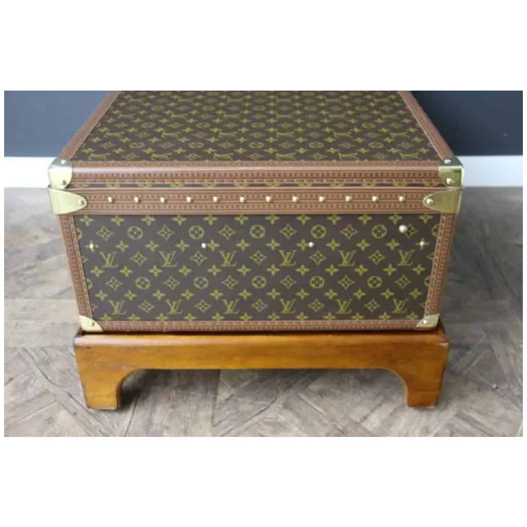 Louis Vuitton trunk, Vuitton Alzer 80 11 suitcase
