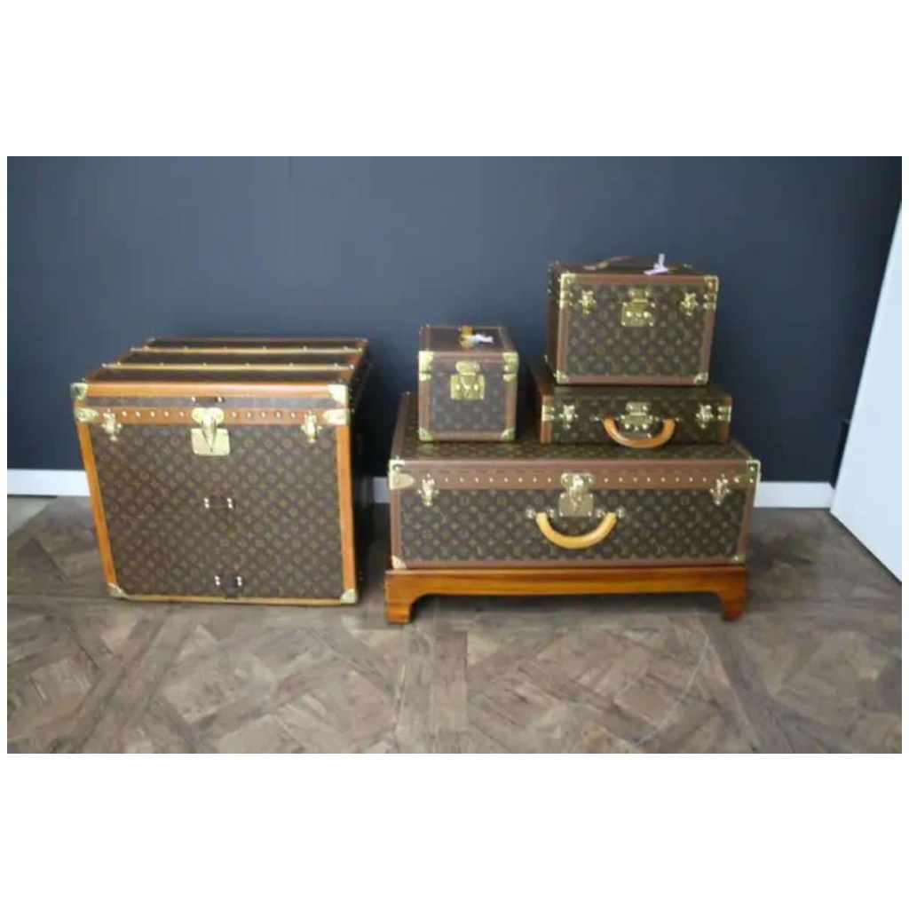 Louis Vuitton trunk, Vuitton Alzer 80 21 suitcase