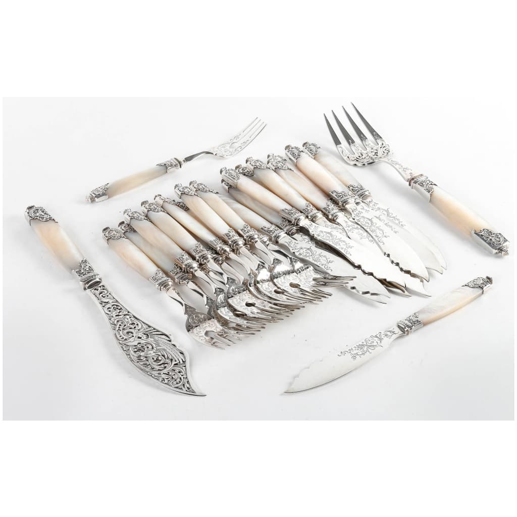 GOLDsmith MERIT – 12 STERLING SILVER AND MOTHER-OF-PEARL FISH CUTLERY – XIXth 3
