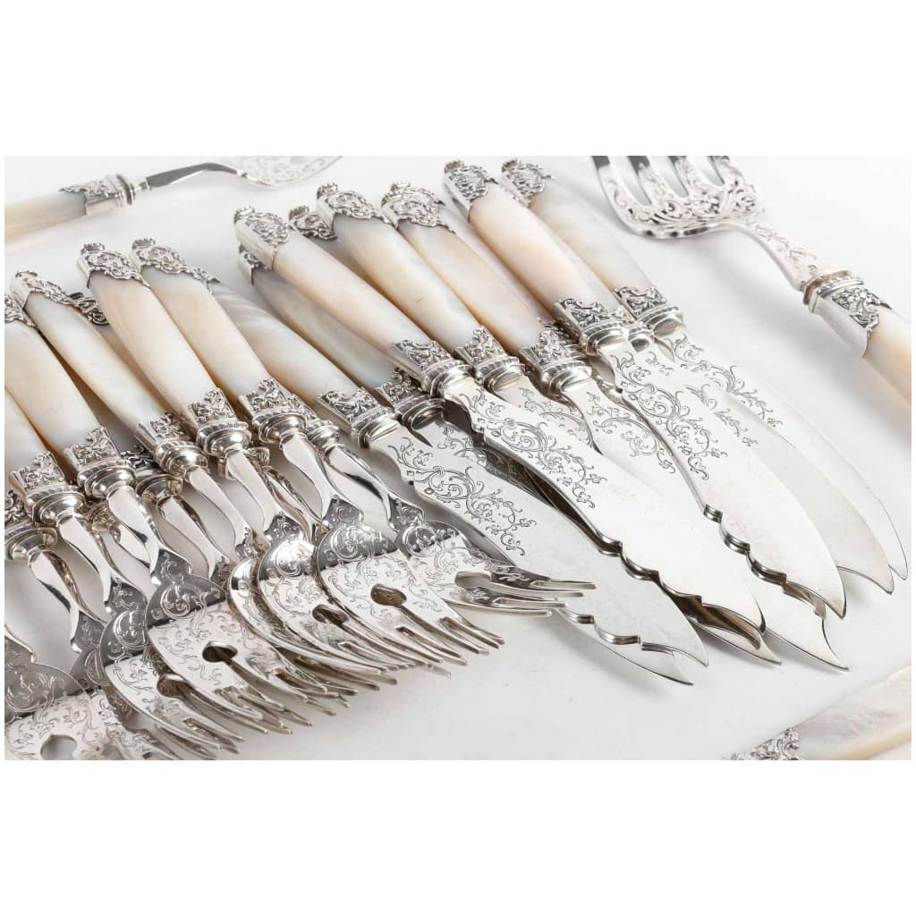 GOLDsmith MERIT – 12 STERLING SILVER AND MOTHER-OF-PEARL FISH CUTLERY – XIXth 5