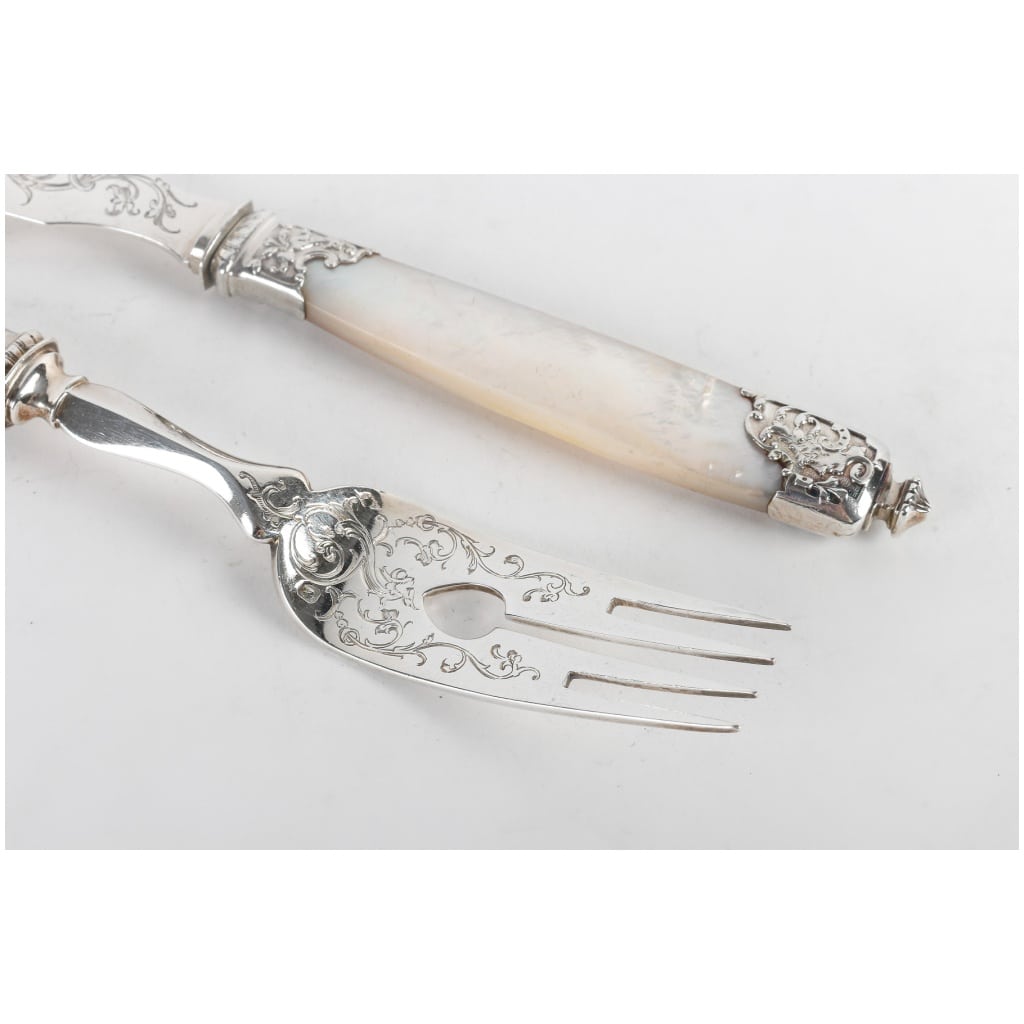 GOLDsmith MERIT – 12 STERLING SILVER AND MOTHER-OF-PEARL FISH CUTLERY – XIXth 11