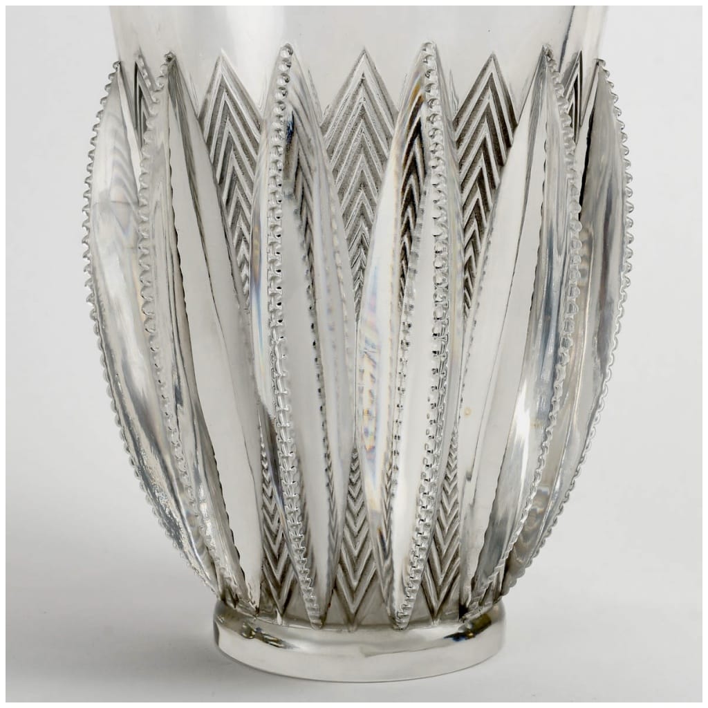 1934 René Lalique – Vase Gerardmer Verre Blanc Patiné Gris 5