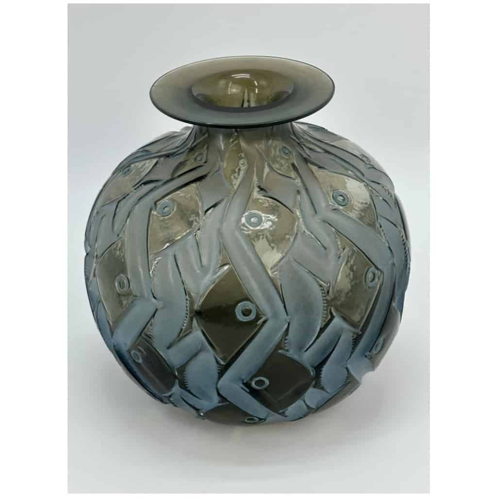 RENE LALIQUE , Vase Penthièvres Gris , 1928. 5