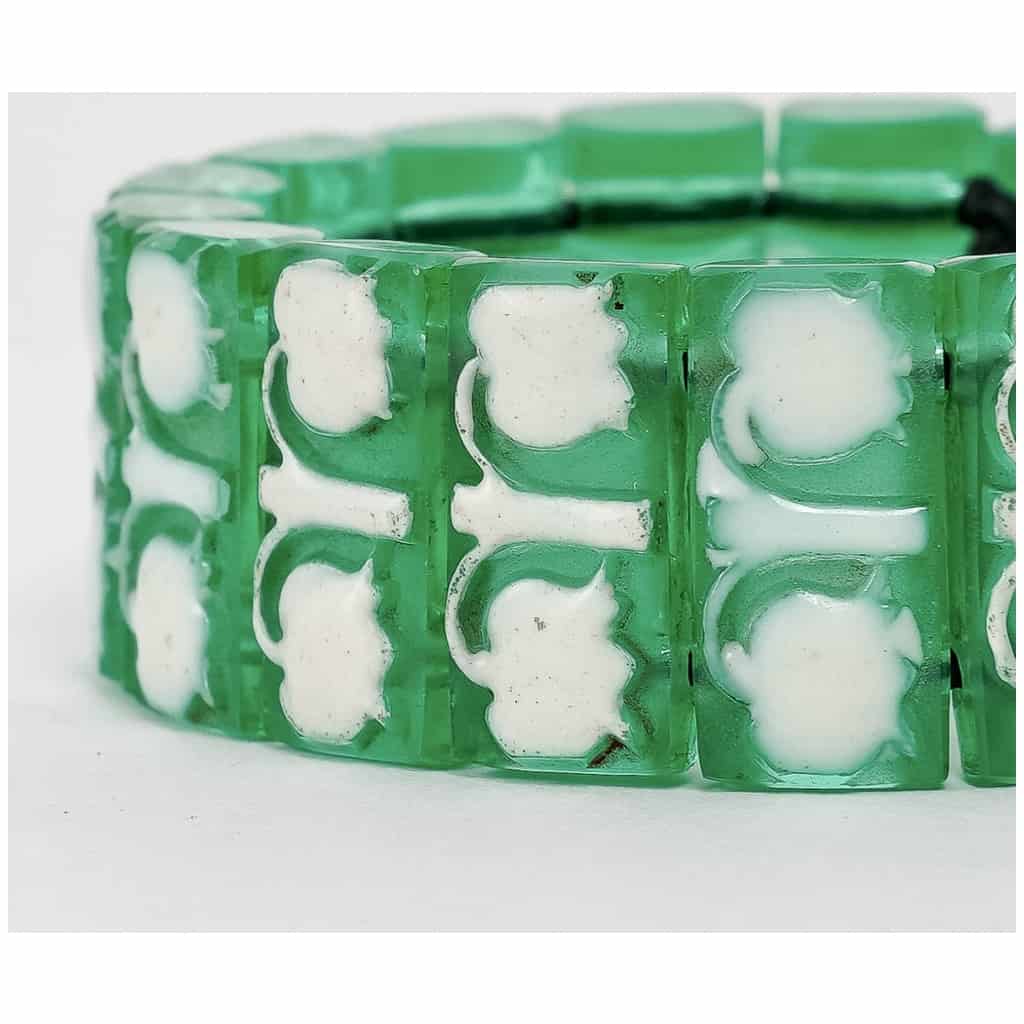 1928 René Lalique – Bracelet Muguet Verre Vert Emeraude Emaillé Blanc 7