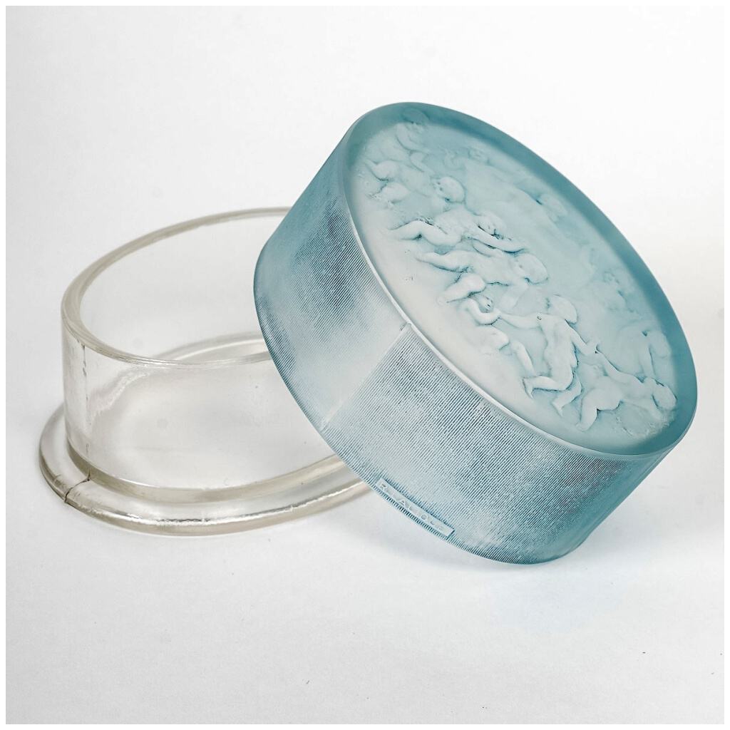 1919 René Lalique – Boîte Amours Verre Blanc Patiné Bleu 4