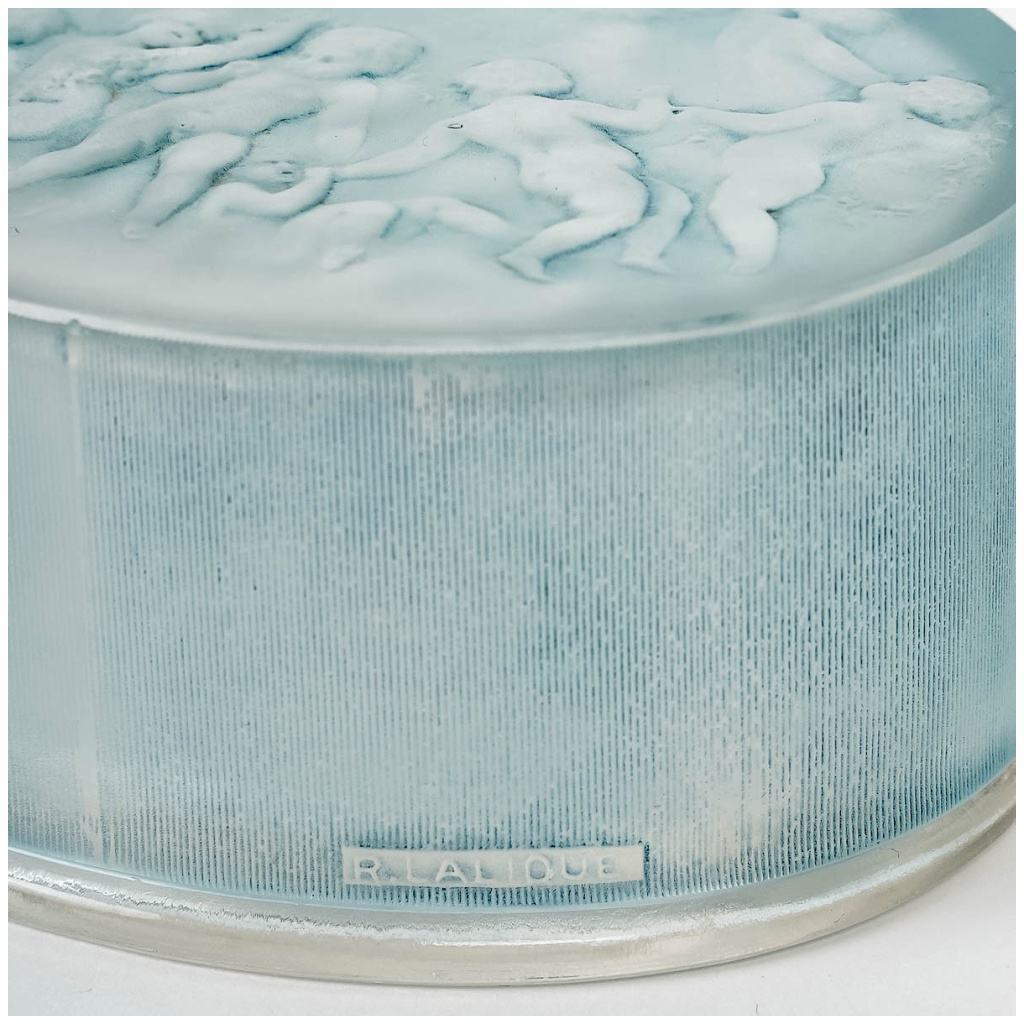 1919 René Lalique – Amours Box White Glass Patinated Blue 7