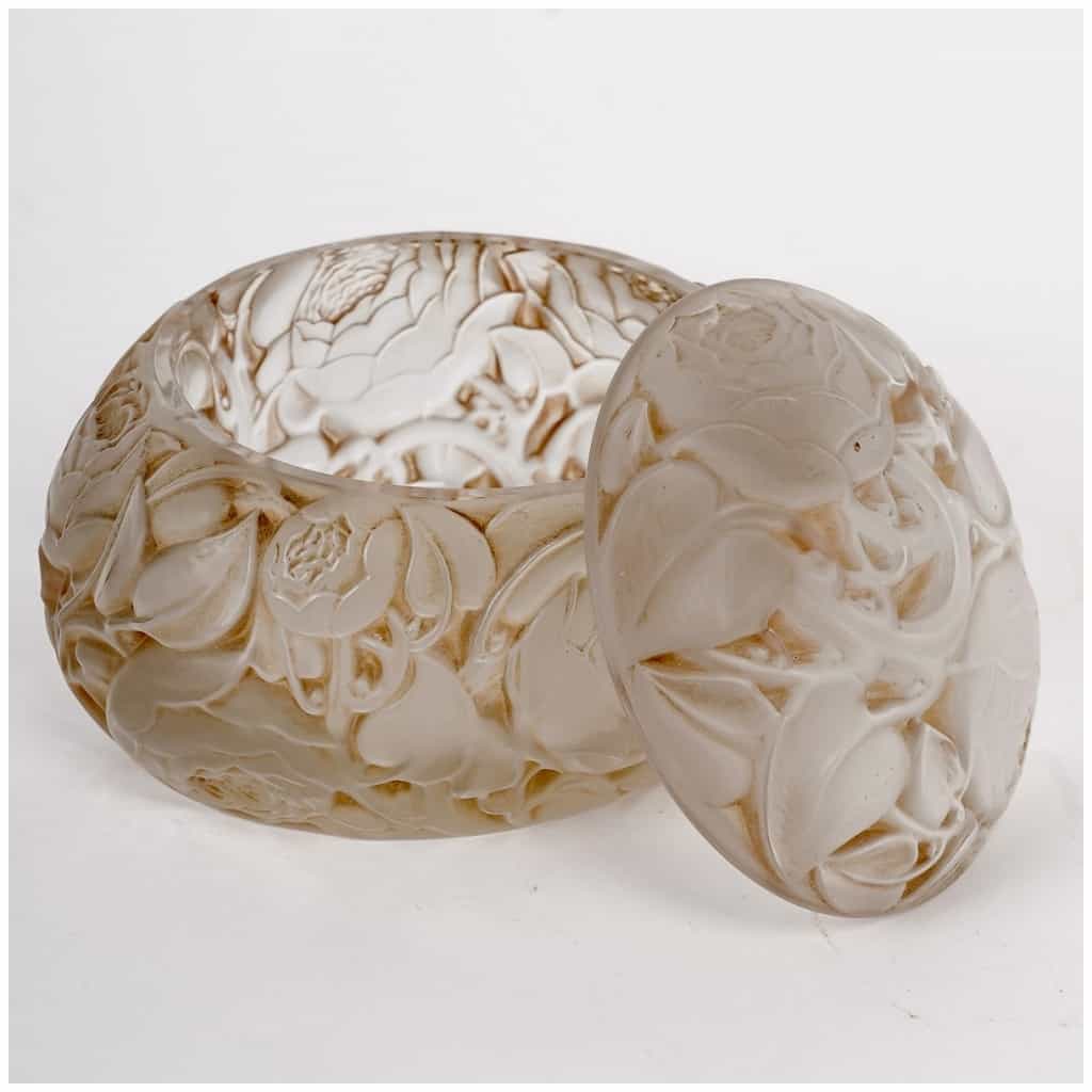 1927 René Lalique – Dinard Box Patinated White Glass Sepia 6